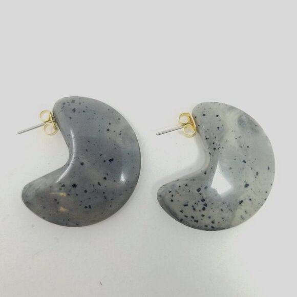 Vintage Speckled Gray Crescent Shape Stud Earrings, Moon, 80s Style Estate - Picture 1 of 6